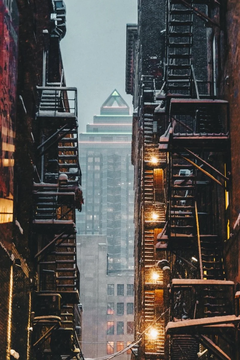 Paint By Numbers | Montréal - Close-Up Photography Of Gray And Brown Building During Daytime