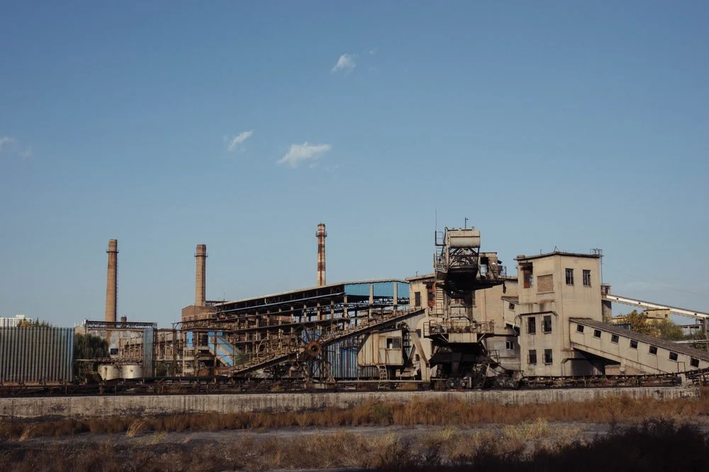 Paint By Numbers | Linfen - Gray Conveyor Machine Under Blue Sky During Daytime