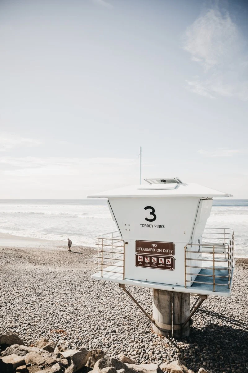Paint By Numbers | San Diego - White Lifeguard House On Beach During Daytime