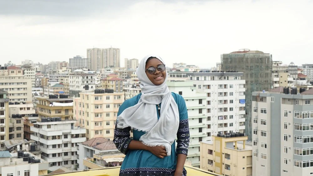 Paint By Numbers | Dar Es Salaam - Woman In Blue And White Hijab Standing On Top Of Building During Daytime